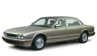 Модель Jaguar XJ поколение III (X350/X358) М1:32 серебристая