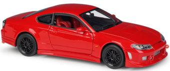 Модель Nissan Silvia S-15 М1:24 красная