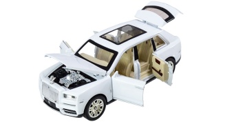 Модель Rolls Royce Cullinan М1:24 белая